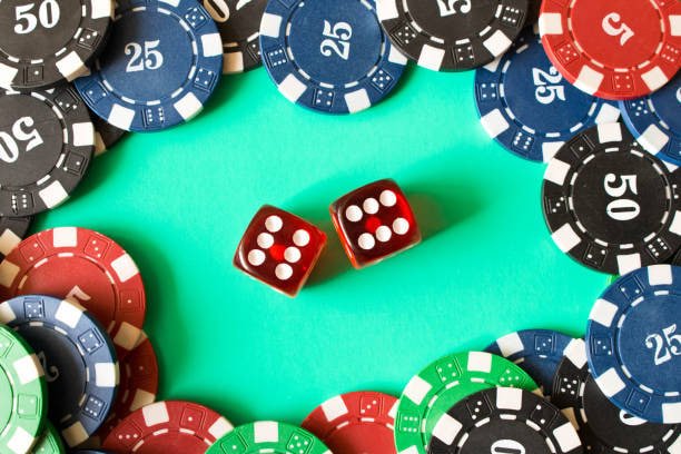 Antarmuka permainan Caishen Wins dengan dealer live di studio